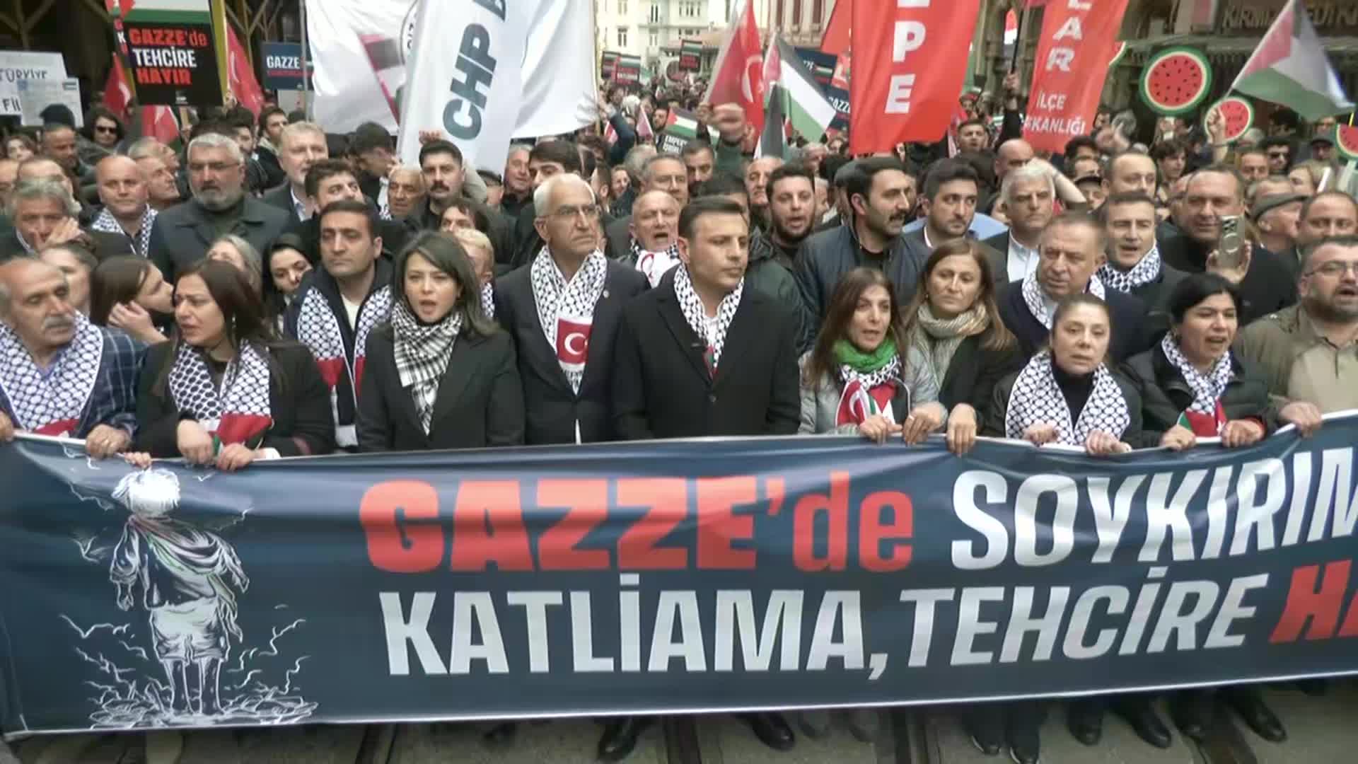 CHP'nin "Gazze’de soykırıma, katliama ve tehcire hayır”  yürüyüşünü polis engelledi